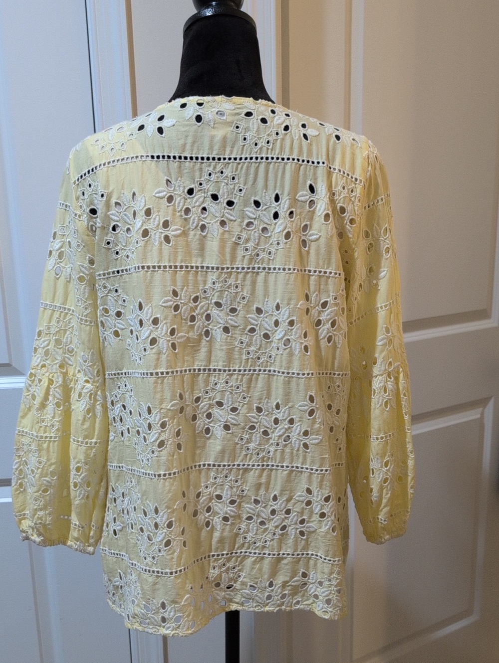 Like New Yellow Embroidered Yellow Eyelet V-Neck Women's Top W Beaded Neckline - Picture 7 of 7